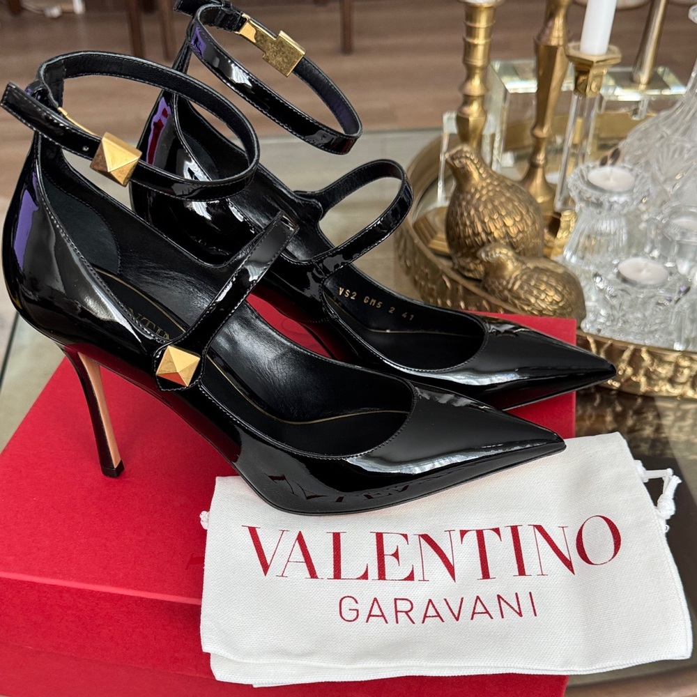 VALENTINO GARAVANI Black Patent  leather Heels with Gold Studs EUR 41